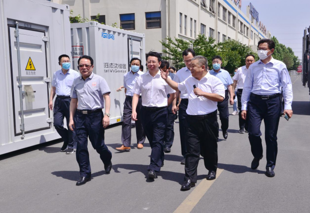 市人大常委会委员张弢带队到冠亚手机平台公司专题调研