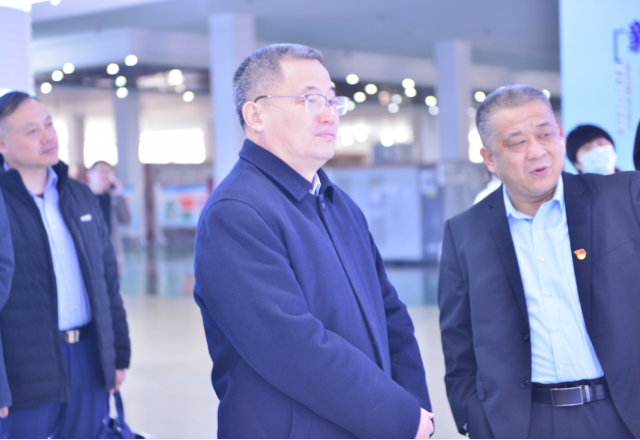 济宁市市场监督管理局局长侯典峰一行莅临冠亚手机平台调研
