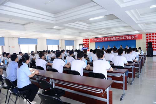 冠亚手机平台公司与山东理工职业学院合作签约暨欢送实习生仪式隆重举行